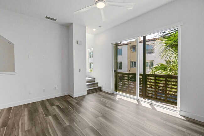 Building Photo - 1632 Doheny Way