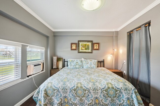 Building Photo - 4211 San Jacinto Dr