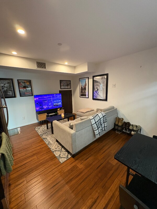 Building Photo - 337 Cahuenga Dr