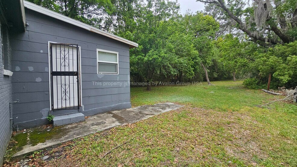 Building Photo - 2395 Commonwealth Ave