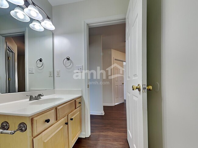 Building Photo - 5798 Crimson Oak Ct