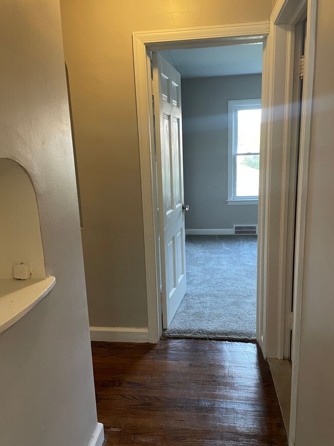 Building Photo - RENOVATED 2 BEDROOM! SECTION 8 PREFERRED!!!