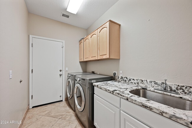 Building Photo - 6057 E Campo Bello Dr