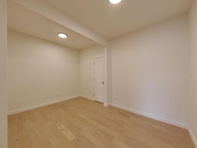Building Photo - 1140 AB Chula Vista Ave