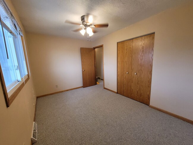 Building Photo - Marion 3 bedroom 1 bath additional family ...