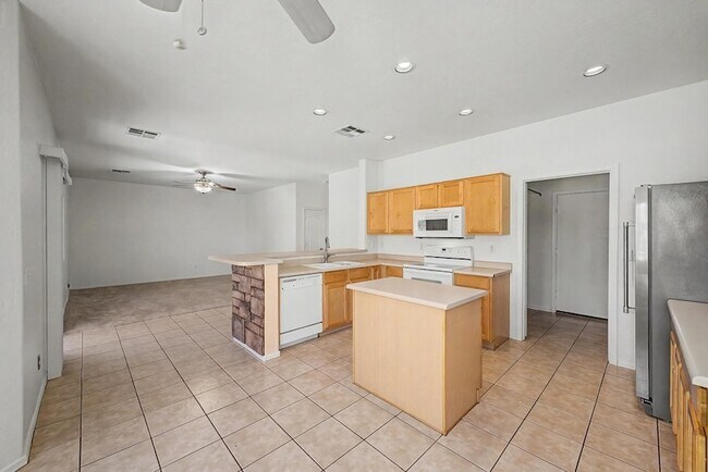 Building Photo - 16121 N 168th Ave