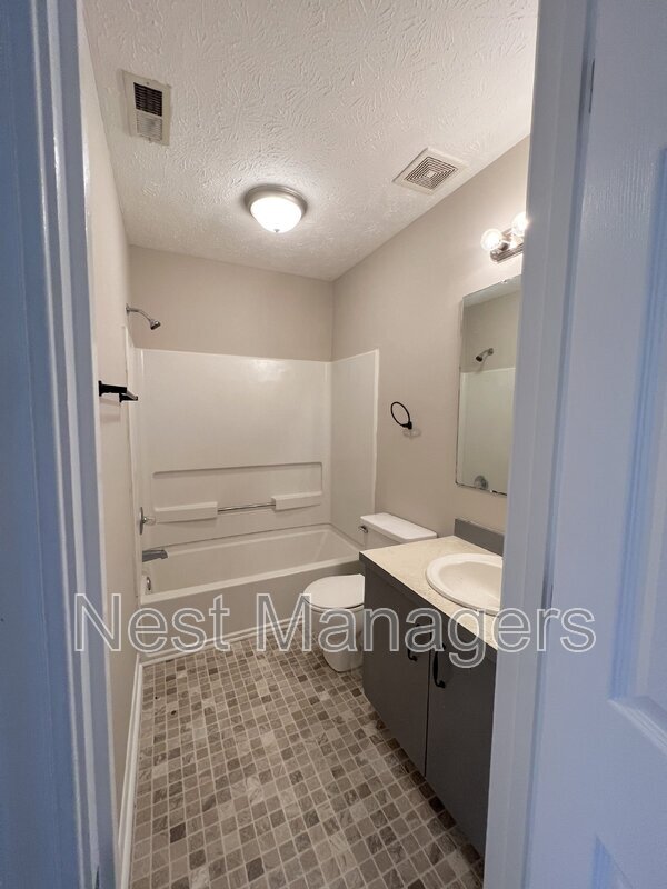 Building Photo - 1018 Wood Creek Dr