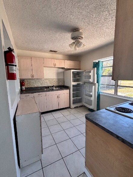 Building Photo - 1541 Newark St S