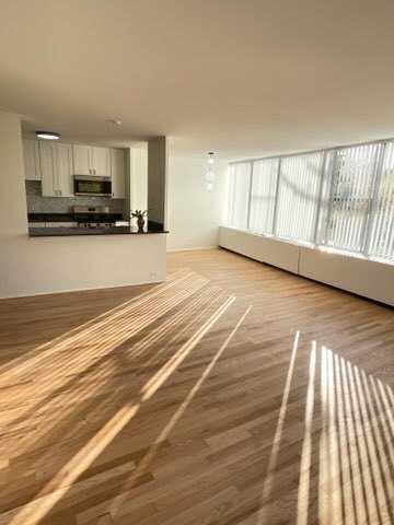 Building Photo - 5757 N Sheridan Rd