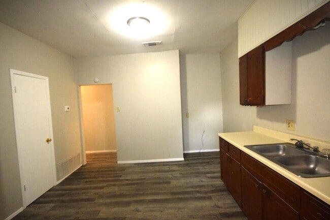 Building Photo - 2909 Bonham St