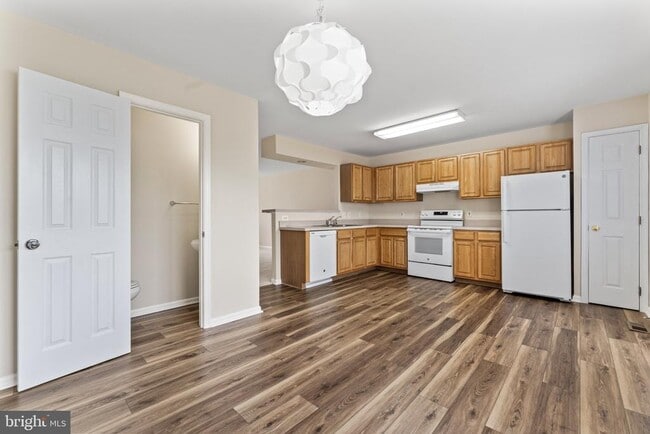 Building Photo - 209 Ilona Ct