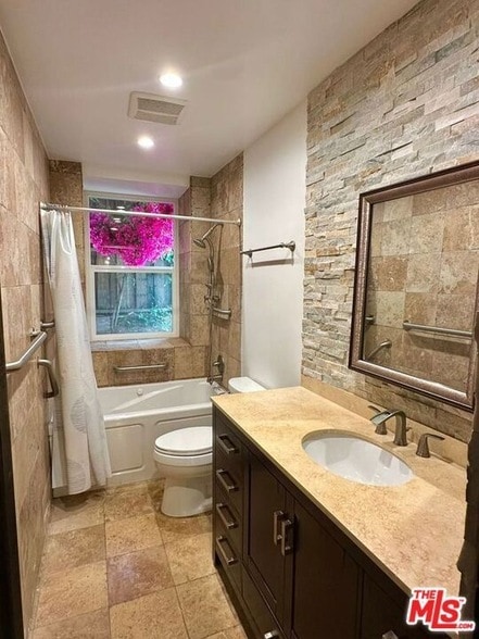 Building Photo - 2222 Stanley Hills Dr