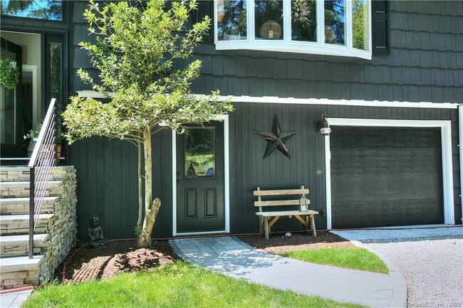 Primary Photo - 42 Barberry Rd