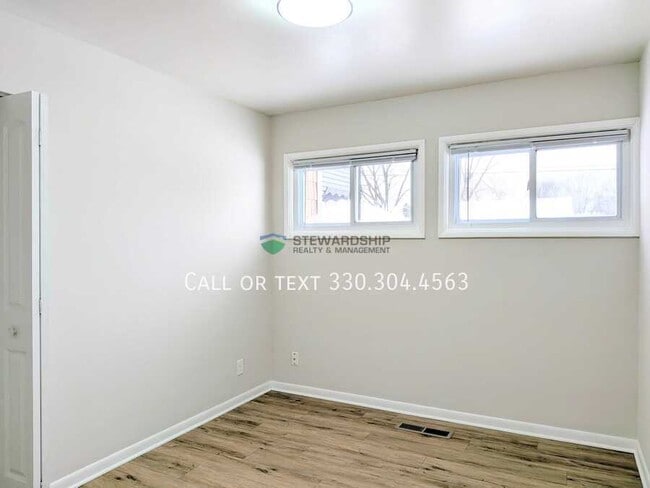 Building Photo - 2881 Archwood Pl