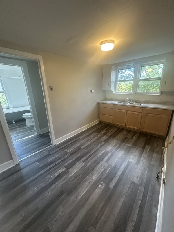 Building Photo - 10518 Parkhurst Dr