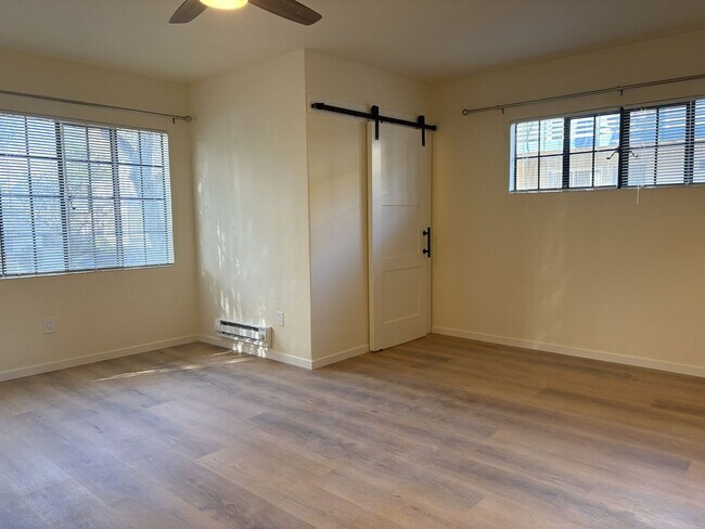 Building Photo - Newly Updated Second-Floor Studio in Palo Alto!