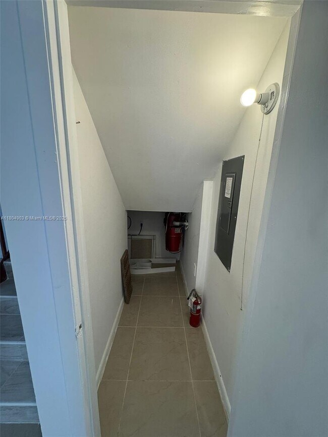 Building Photo - 719 Mill Valley Pl