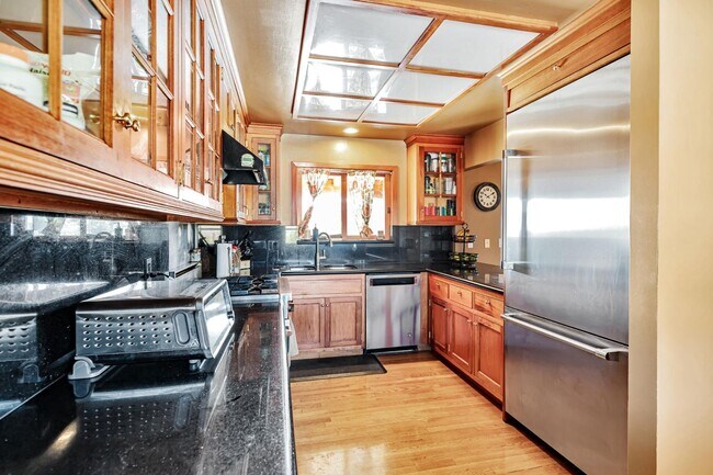 Building Photo - 9270 Linda Vista Ln