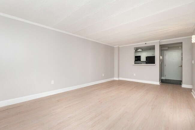 Building Photo - 1933 Commonwealth Ave