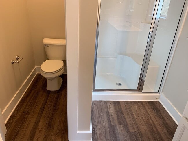 Building Photo - 3 bedroom home with garage and fenced backyard!