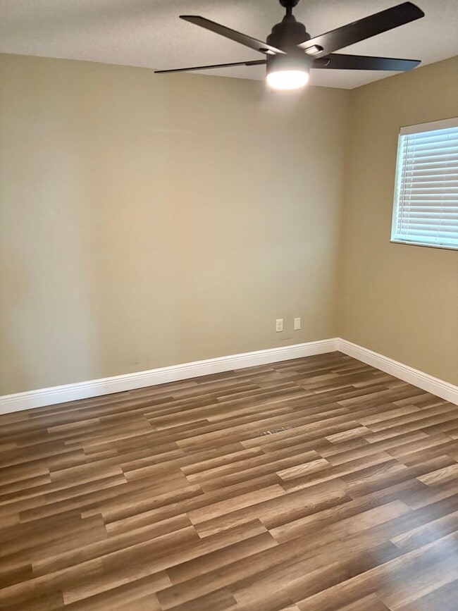 Building Photo - SPECIAL*** 1/2 OFF THE 2nd Months Rent - Q...