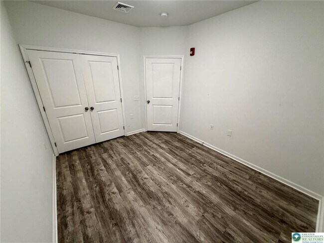 Building Photo - 2321 Linford St