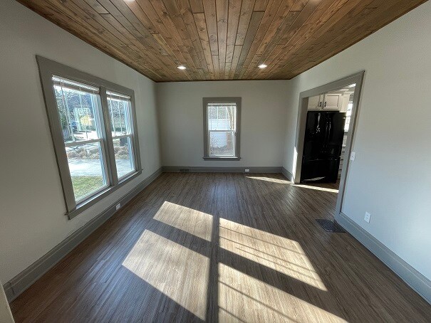 Building Photo - 503 Briarwood Ave SE