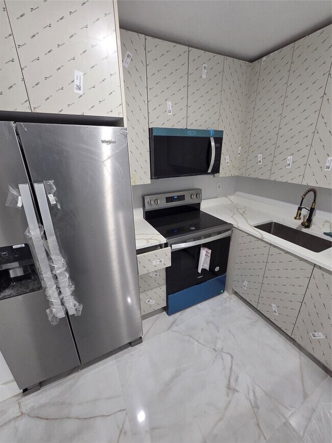 Building Photo - 251 S Cypress Rd