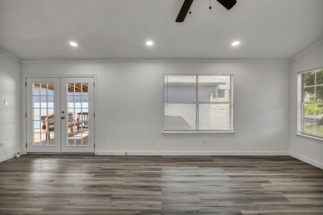 Building Photo - 5903 Kevin Kelly Pl