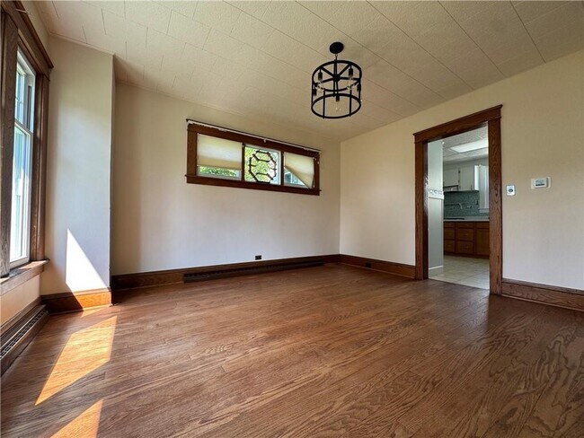 Building Photo - 129 Oakwood Ave