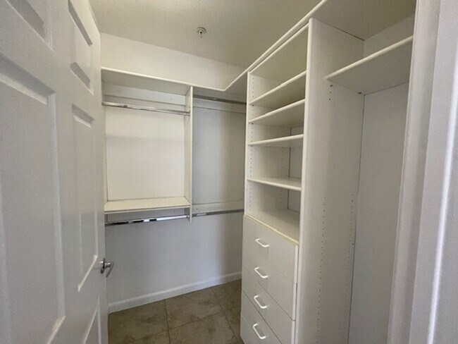 Building Photo - Ikon Hayfield I Bedroom 1 Bath (Gilbert Rd and Guadalupe)