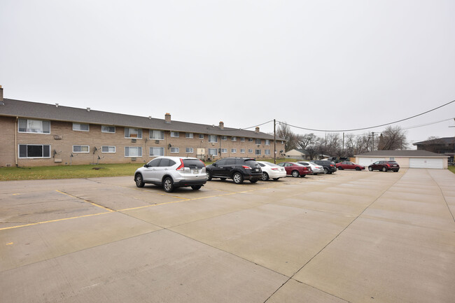 Building Photo - 5501 N 76th St