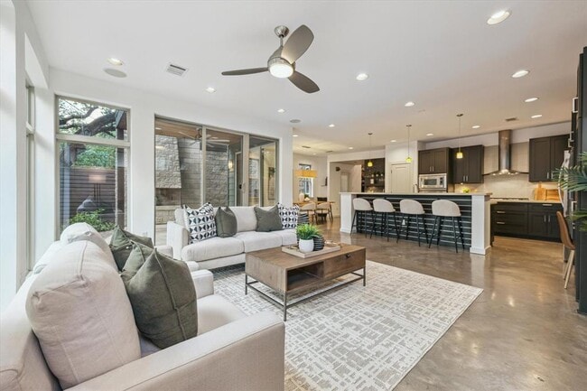 Building Photo - 133 Frederick St