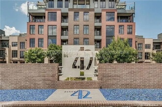 Building Photo - 301 NE 4th St