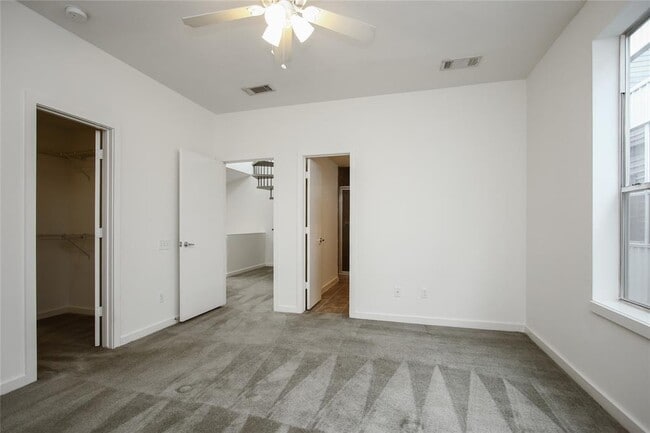 Building Photo - 319 Sydnor St