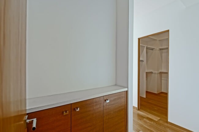 Building Photo - 4BR3.5BA + OFFICE! NEWER CONSTRUCTION, MOD...