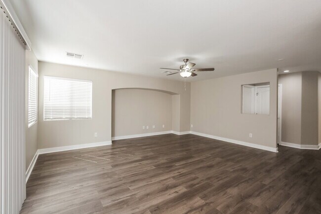 Building Photo - 425 Orchid Oasis Ave