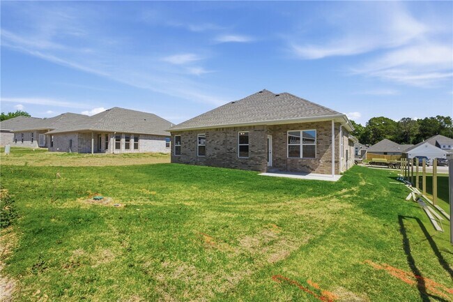 Building Photo - 5071 Vista Ave