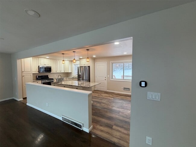 Building Photo - 17 Dover Dr