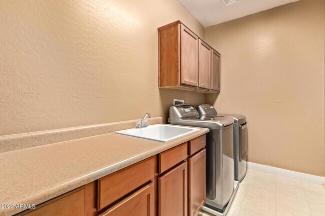 Building Photo - 3144 E Lynx Way