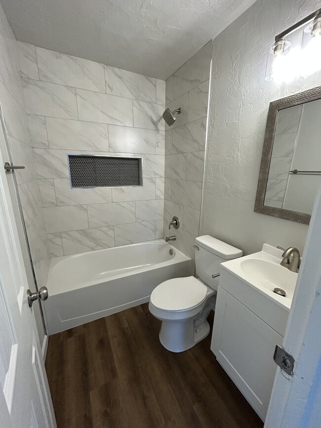 Building Photo - 2317 Doris Ave