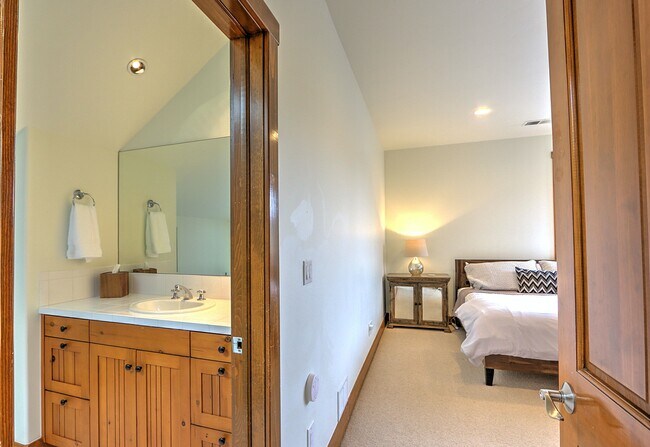 Building Photo - 408 Settlement Ln