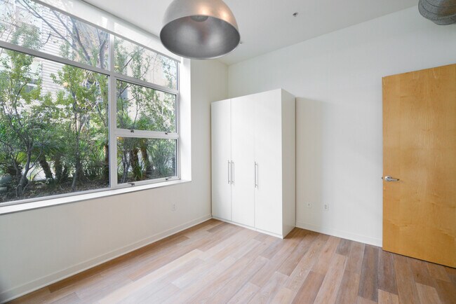 Building Photo - 4080 Glencoe Ave