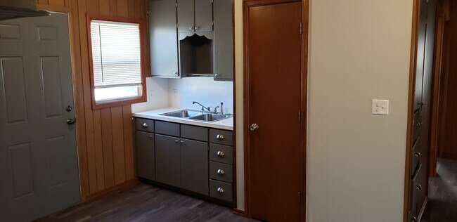 Building Photo - SE 44