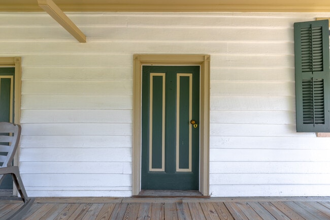 Building Photo - 11826 Colonial Trail W