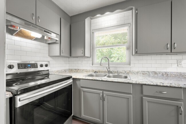 Building Photo - 11057 Bluehill Dr