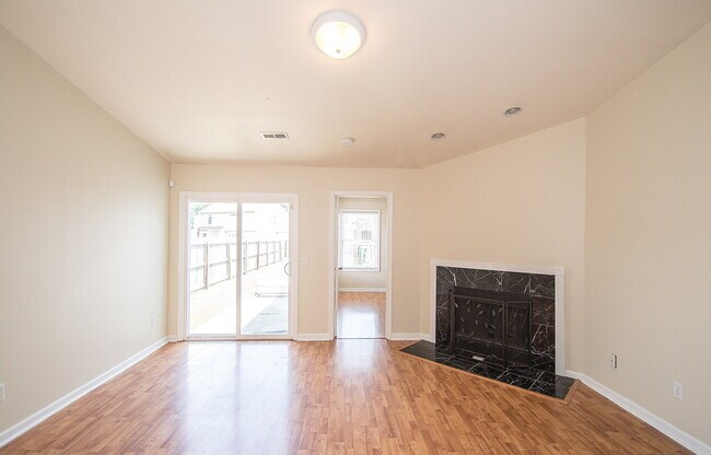 Building Photo - "Charming 3-Bedroom Retreat with 2 Full Ba...