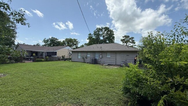 Building Photo - 5743 Beldart St