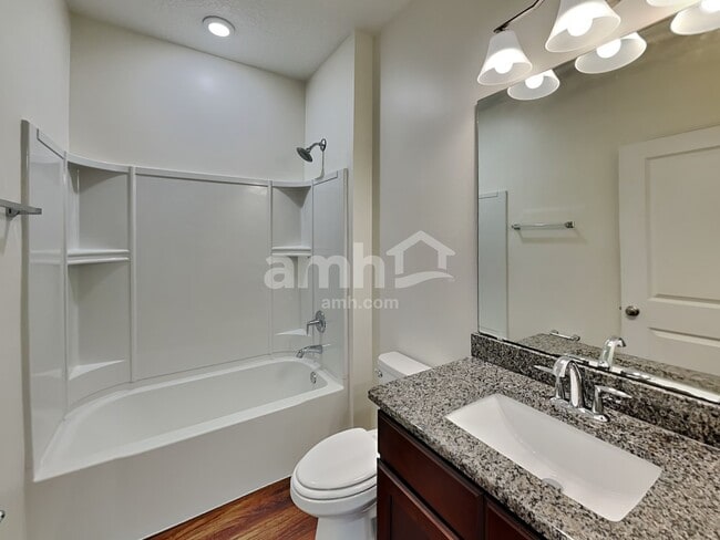 Building Photo - 3298 Roundabout Dr