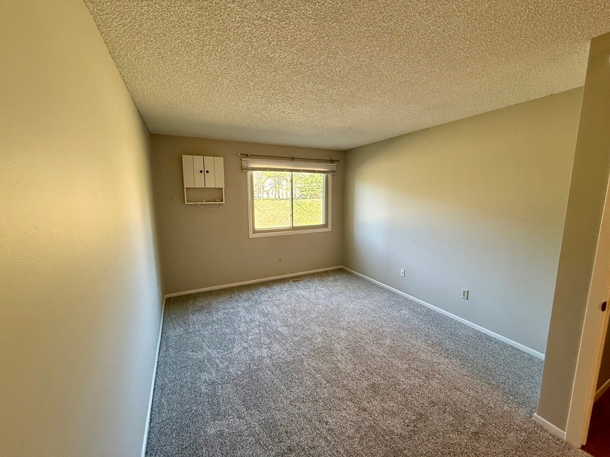 Building Photo - 8856 Jasmine Ln